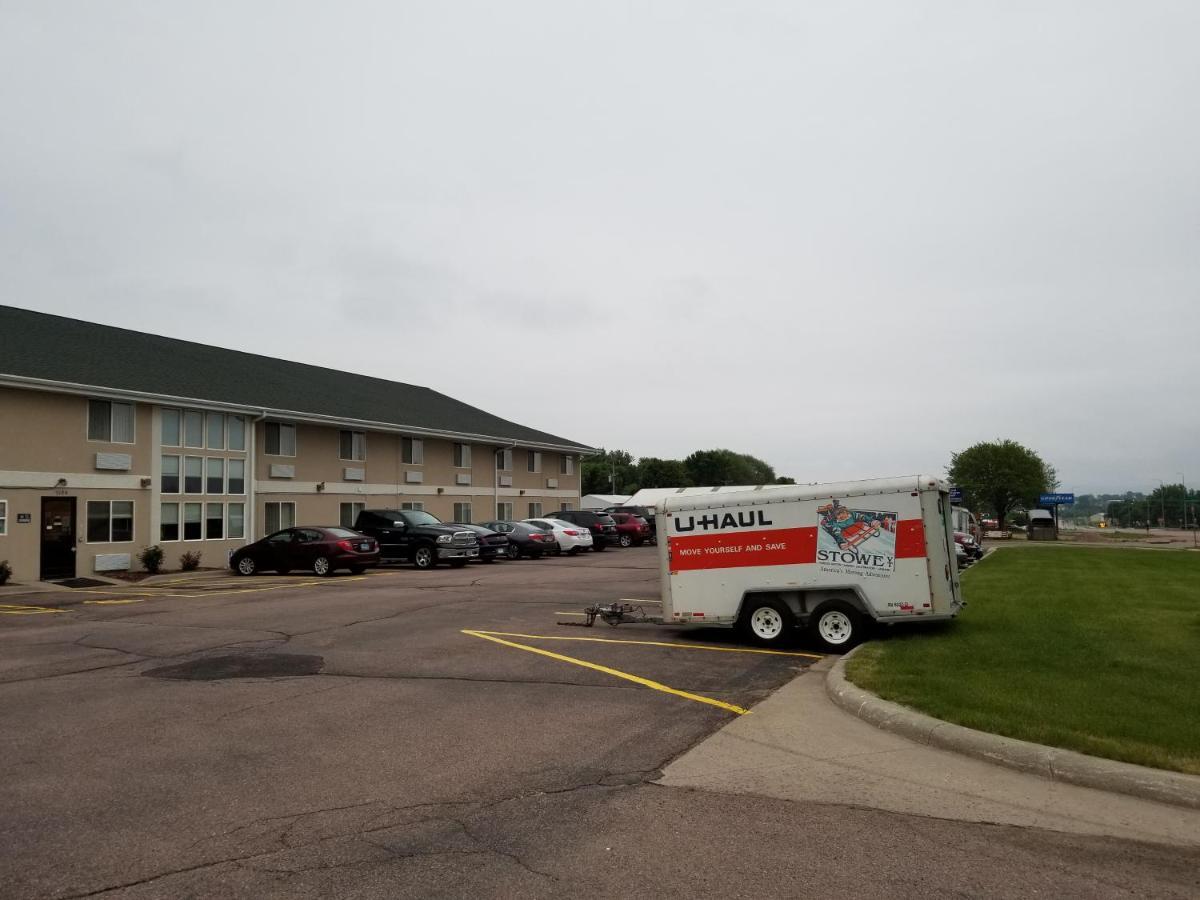 Bilmar Inn & Suites Dell Rapids Exterior photo