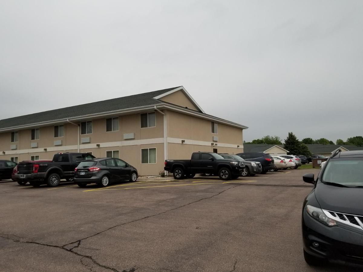 Bilmar Inn & Suites Dell Rapids Exterior photo