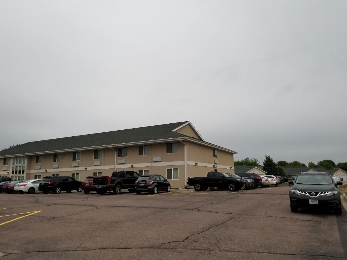 Bilmar Inn & Suites Dell Rapids Exterior photo