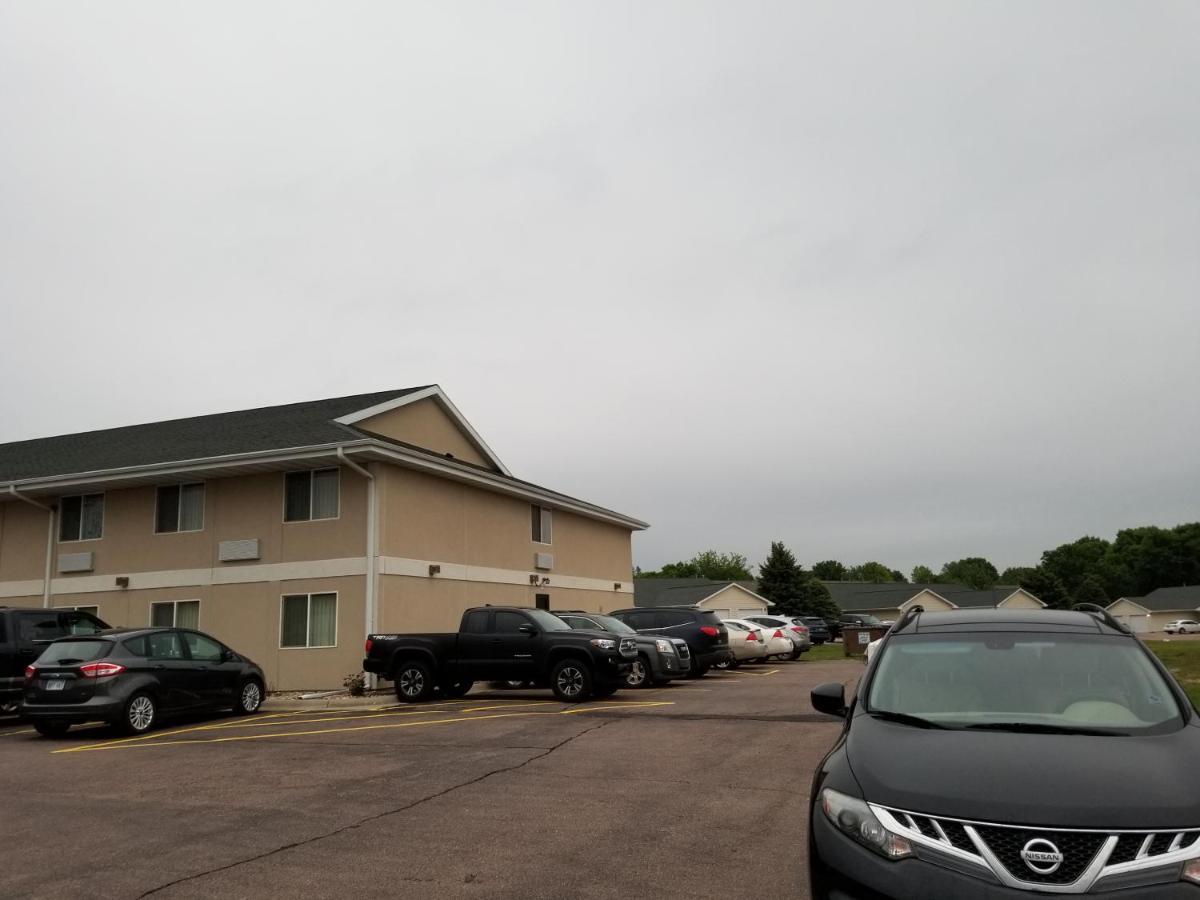 Bilmar Inn & Suites Dell Rapids Exterior photo